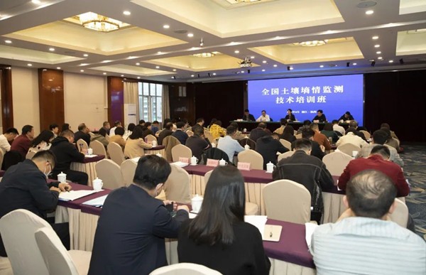 全国推动泥土墒情监测技术，玛雅吧助力绿色农业现代化发展