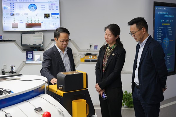 全国农业技术推广服务中心党委书记、副主任张晔一行光临玛雅吧调查调研