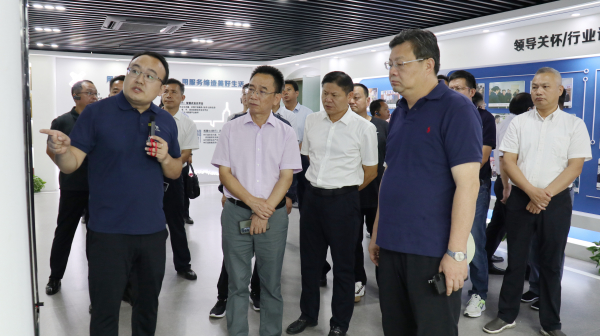 湖北省鄂州市委常委、副市长卢辉一行光临玛雅吧调查调研