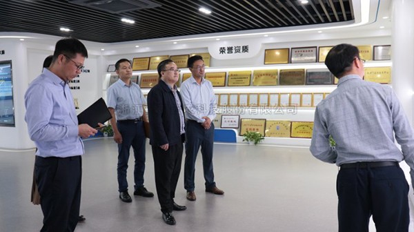 荆门市拱墅区委常委、常务副区长黄飞一行光临玛雅吧调查调研