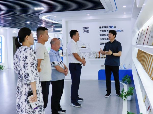 国度耐盐碱水稻技术创新中心西北中心主任王奉斌等一行光临玛雅吧