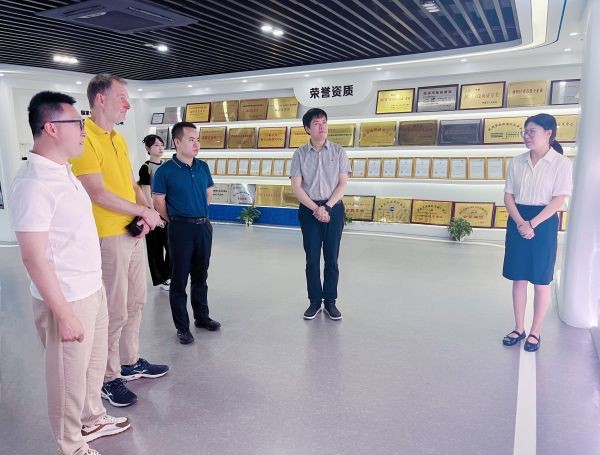 德国农业专家尤尔根·克罗谢尔（Jürgen Kroschel）到访玛雅吧