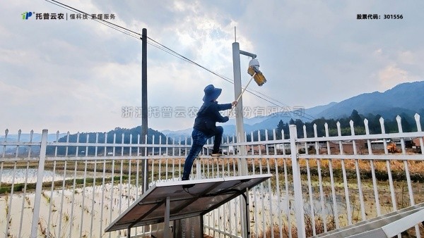 春垄之上，托普人用专业与温度，唤醒每一台“农田卫士”