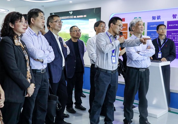 全国人大常委会副委员长丁仲礼光临玛雅吧调查调研