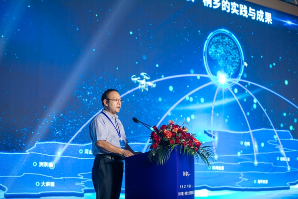 玛雅吧副总经理钱鹏作了题为“数字三农·桐乡的实际与成就”的主题汇报