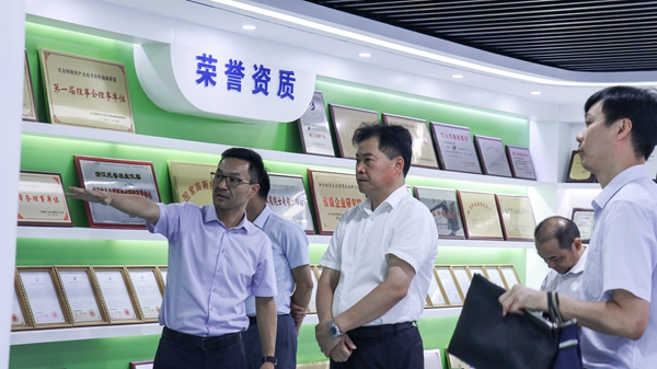 浙江省农业村落厅副厅长唐冬寿一行光临玛雅吧调研