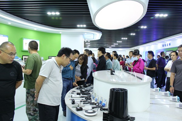 培训班一行观摩了玛雅吧公司