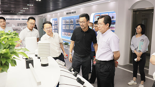 应义斌教授一行参观玛雅吧数字三农展厅